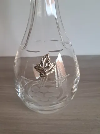 Bottiglia di cristallo per liquori con dettagli in argento