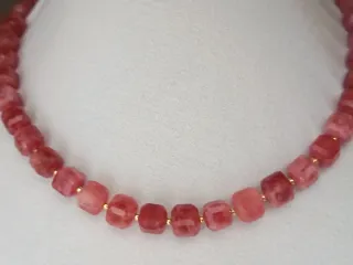 Collana con quarzo sfaccettato rosa fragola