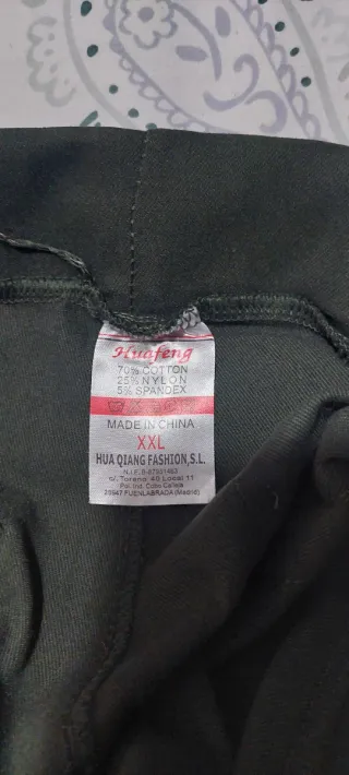 Leggings negros con detalle serpiente