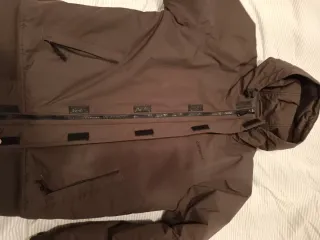 Abrigo Carhartt Marrón con Capucha