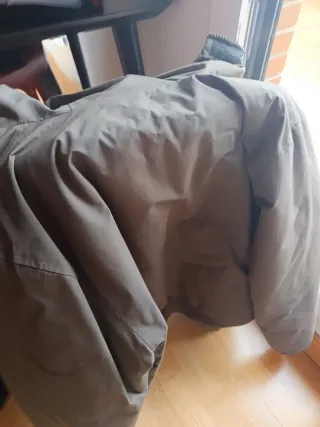 Abrigo Carhartt Marrón con Capucha