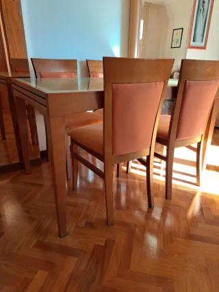 Mesa extensible madera y cristal + 4 sillas