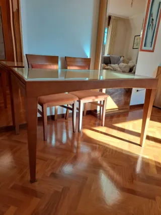Mesa extensible madera y cristal + 4 sillas