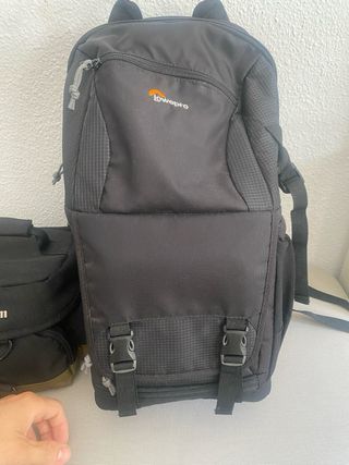 Cámara Canon EOS 1200D + objetivo + mochilas