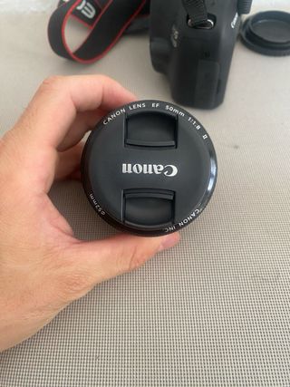 Cámara Canon EOS 1200D + objetivo + mochilas