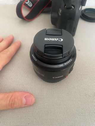 Cámara Canon EOS 1200D + objetivo + mochilas