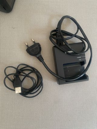 Cámara Canon EOS 1200D + objetivo + mochilas