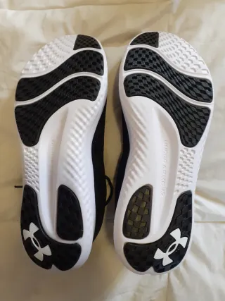 Zapatillas Under Armour originales a estrenar.