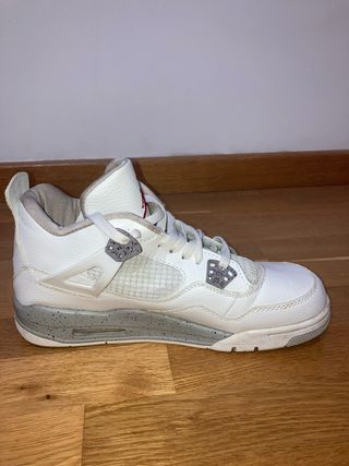 Jordan 4 Gris y Blanco