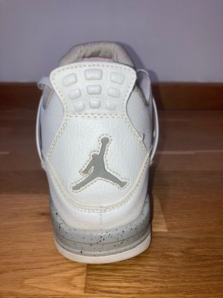 Jordan 4 Gris y Blanco