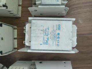 CONJUNTO de Equipos para lámparas halogenuro met.