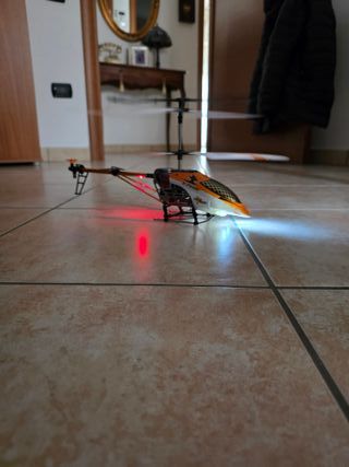 Elicottero radiocomandato arancione lungo cm 40