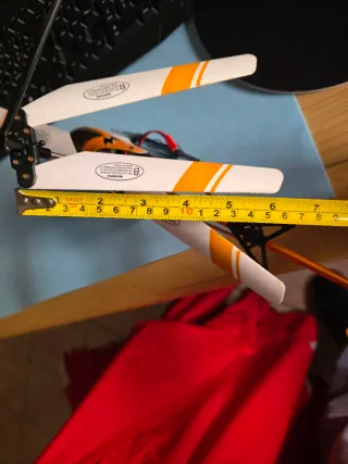 Elicottero radiocomandato arancione lungo cm 40