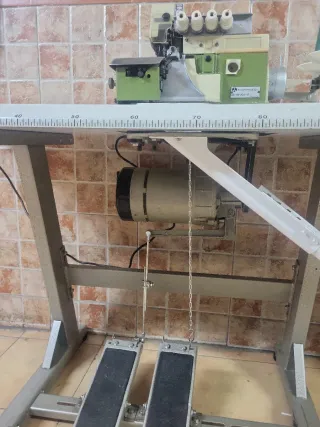 Remalladora industrial 4 hilos 2 agujas