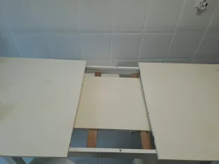 Mesa de cocina con 4 sillas y 2 taburetes