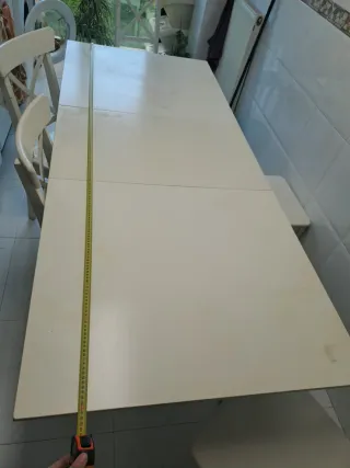 Mesa de cocina con 4 sillas y 2 taburetes