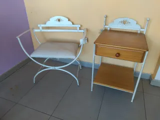 Banqueta y mesita de noche conjunto