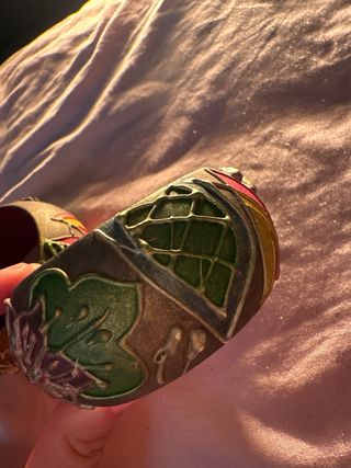 Pulseras de madera con diseño floral