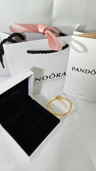 Pulsera Pandora Dorada.  con caja y bolsa incluida