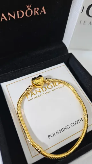Pulsera Pandora Dorada.  con caja y bolsa incluida