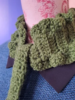 Sciarpina con rouches verde