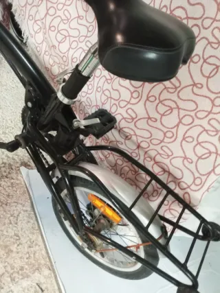 Bicicleta plegable negra