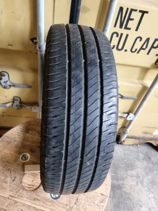 Vendo 1 Neumáticos de Furgón en perfecto estado