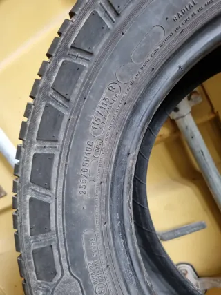 Vendo 1 Neumáticos de Furgón en perfecto estado