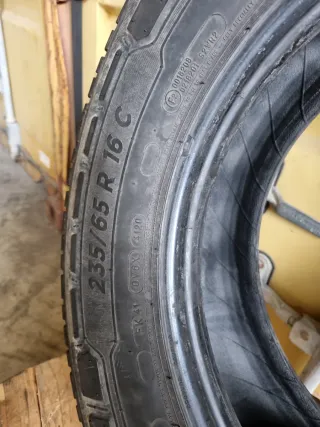 Vendo 1 Neumáticos de Furgón en perfecto estado