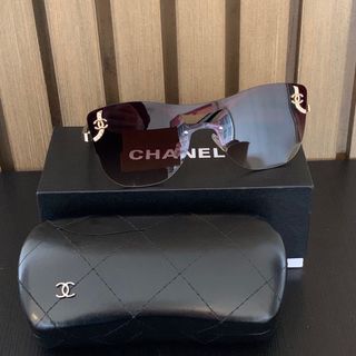 Gafas de sol Chanel doradas y negras