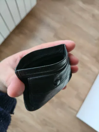 Monedero de piel negro