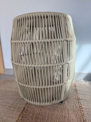 Mesa auxiliar/taburete diseño trenzado beige y gri