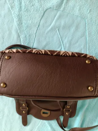 Bolso marrón con estampado