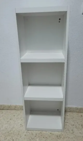 Estantería blanca de madera