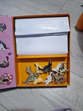 Gatitos. Libroaventuras: Incluye un cuento, fig...