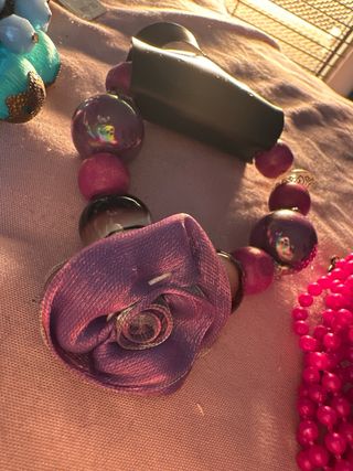 Pulseras de cuentas azules y turquesas