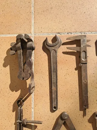 HERRAMIENTAS ANTIGUAS