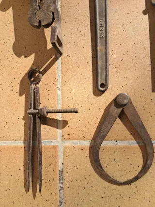 HERRAMIENTAS ANTIGUAS