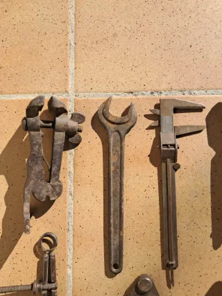 HERRAMIENTAS ANTIGUAS