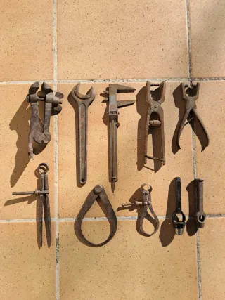 HERRAMIENTAS ANTIGUAS