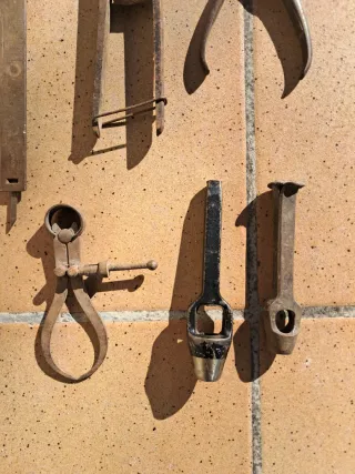 HERRAMIENTAS ANTIGUAS