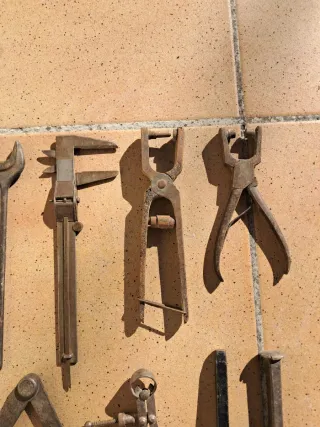 HERRAMIENTAS ANTIGUAS