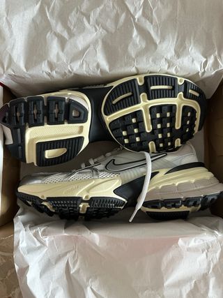 Nike V2K Run Mujer Plata/Blanco Talla 40.5