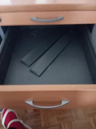 Cajonera de madera con llave