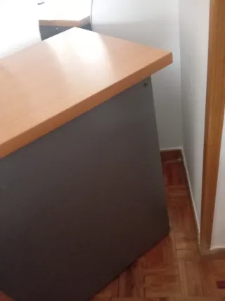 Cajonera de madera con llave