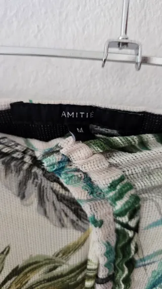 Falda asimétrica estampado tropical