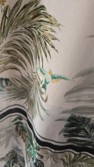 Falda asimétrica estampado tropical