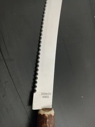 Coltello da pane con manico in corno di cervo