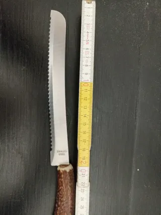 Coltello da pane con manico in corno di cervo