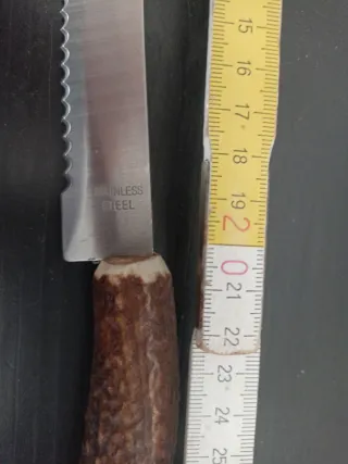 Coltello da pane con manico in corno di cervo